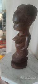 Statua in legno africana