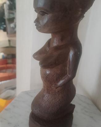 Statua in legno africana