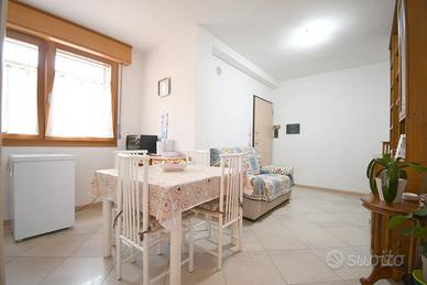 Trivano al piano terra con posto auto