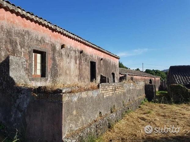 Terreno con fabbricati e palmento a San Gerardo