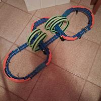 Pista macchine telecomandate fluo si illuminano