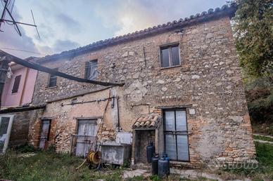 CASA SEMINDIPENDENTE A TORRI IN SABINA