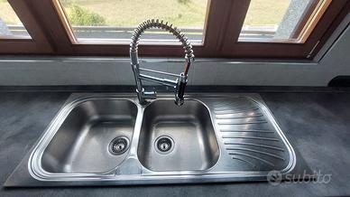 Lavandino doppia vasca con miscelatore e doccino