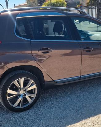 PEUGOET 2008 CON MOTORE 1.6 HDI 92 CV