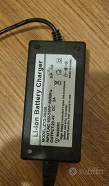 caricabatteria per Bici elettriche o monopattini 