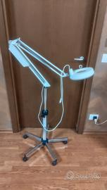 Lampada con lente di ingrandimento 