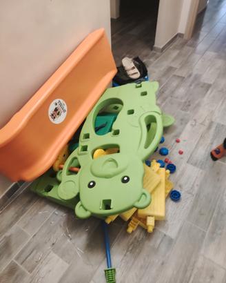 scivolo con altalena