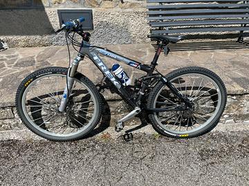 Bicicletta mountain bike