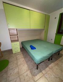 Cameretta in legno + 2 letti singoli e materasso