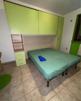 Cameretta in legno + 2 letti singoli e materasso