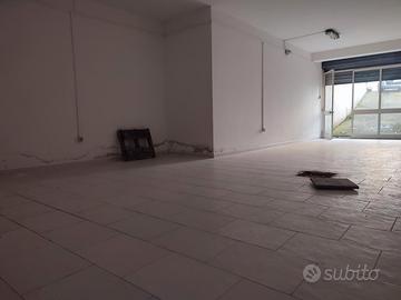 Locale seminterrato uso deposito