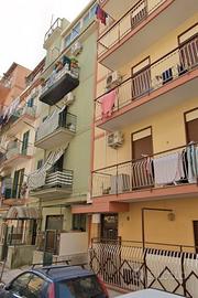 2 vani e mezzo con terrazzo zona perpignano alta