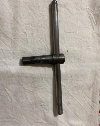 Chiave x mandrino autocentrante quadro 12 mm