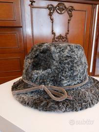 Cappello donna in vera pelliccia di astrakan
