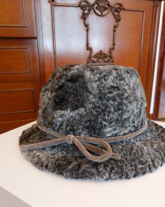 Cappello donna in vera pelliccia di astrakan
