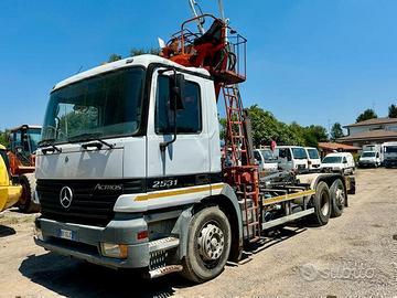 MERCEDES ACTROS 2531 SCARRABILE + GRU