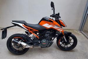 KTM DUKE 125 COLORE ARANCIO E NERA OTTIME CONDIZIO