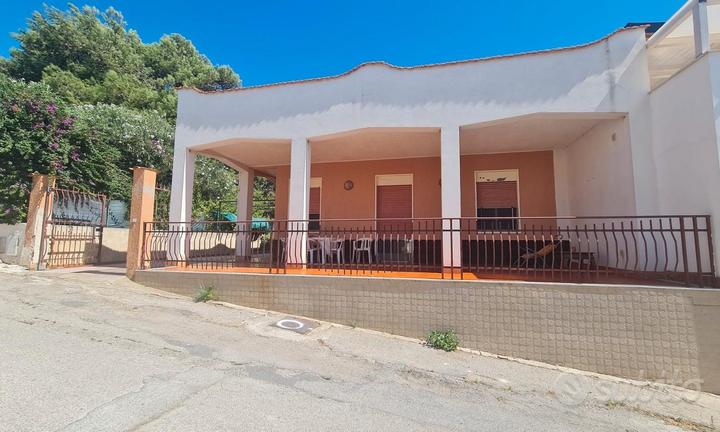 Triscina "villetta a pochi passi dal mare