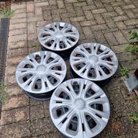   cerchi con copricerchi originali Suzuki Vitara