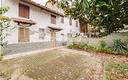 villa-da-personalizzare-con-giardino-e-rustico