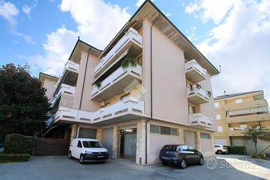 NEGOZIO A PORTO SAN GIORGIO