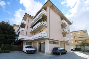 NEGOZIO A PORTO SAN GIORGIO