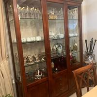 Vetrina classica in legno