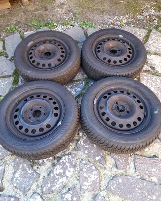 4 gomme Goodyear Vector 4 Seasons 195 60 15 e cerc