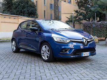 Renault Clio 1.2 75 CV – Serie Speciale "Moschino"
