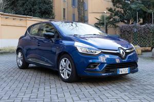 Renault Clio 1.2 75 CV – Serie Speciale "Moschino"