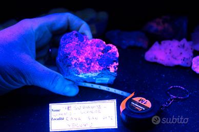 Grande minerale fluorescente: vesuvianite-sodalite