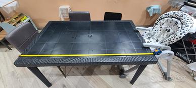 Tavolo in plastica per 6 persone