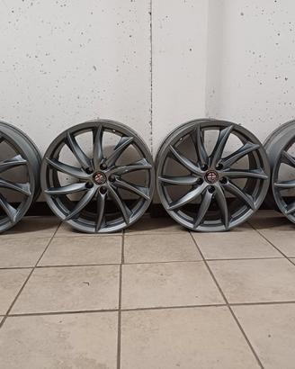 Cerchi originali alfa romeo Giulia r18
