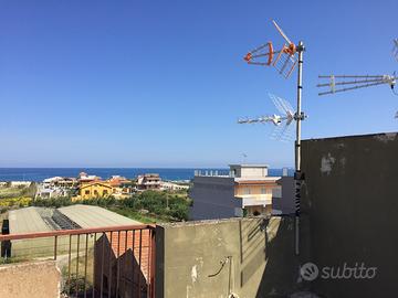 Ampio appartamento vista mare