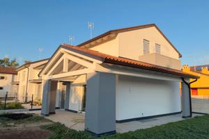 Costruttore vende dir. 5 villette a schiera