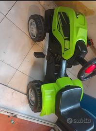 Trattore giocattolo
