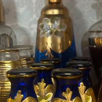 Servizio in vetro blu ed oro