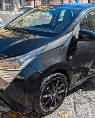 Toyota Aygo Connect 1.0 VVT-i 72 CV 5 porte x-clus
