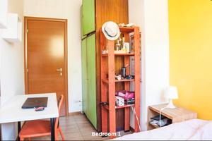 Stanza singola per giovane lavoratrice referenz