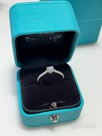 Anello Tiffany Novo 0,52 Ct Solitario brillante