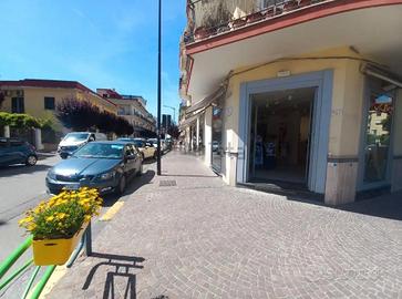 Pomigliano d'Arco - Locale commerciale -