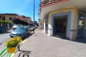 Pomigliano d'Arco - Locale commerciale -
