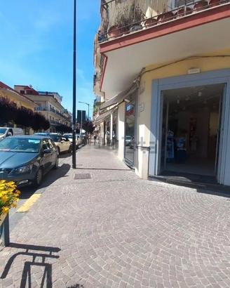 Pomigliano d'Arco - Locale commerciale -