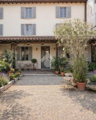 CASA SEMINDIPENDENTE A SEZZADIO
