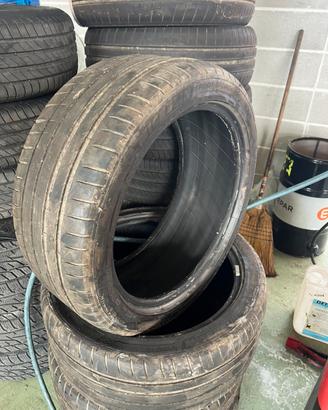 245/40 R18