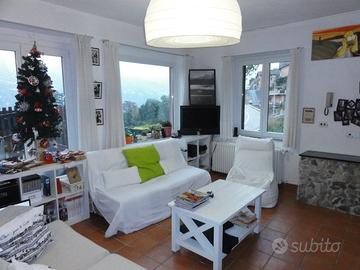 Vicinanze confine bilocale in villa a Laglio (CO)