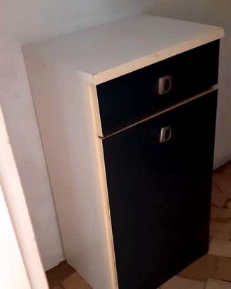 Mobiletto a 2 ante bianco e nero