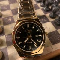 Orologio elegante dorato