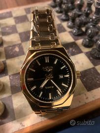 Orologio elegante dorato