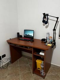 scrivania / tavolo pc